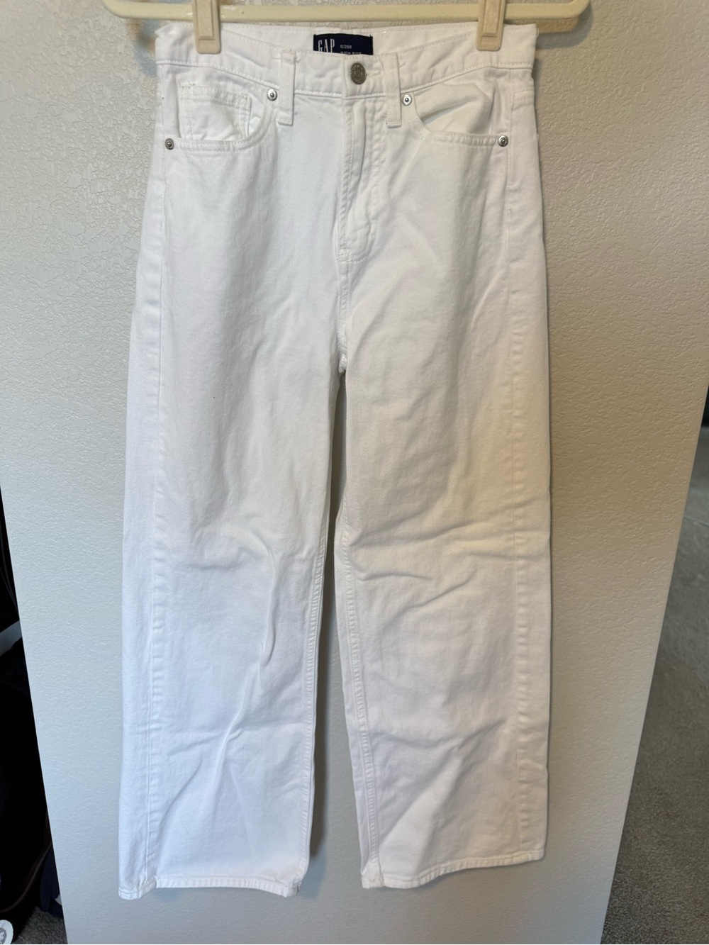 GAP Women’s High Rise Wide Leg White Jeans